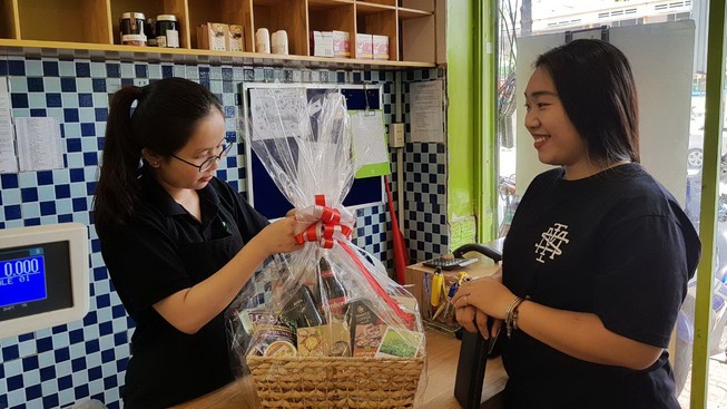 Hàng lạ, phong thủy… ‘lên hương’ trong ngày Tết