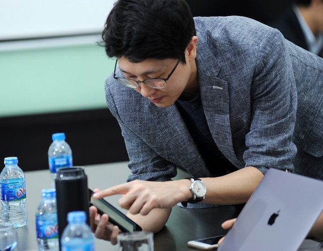 Một startup Hàn Quốc đang giới thiệu sản phẩm