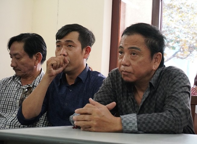 Nghệ sĩ Hồng Tơ hối lỗi cúi đầu 'mô Phật' trước tòa