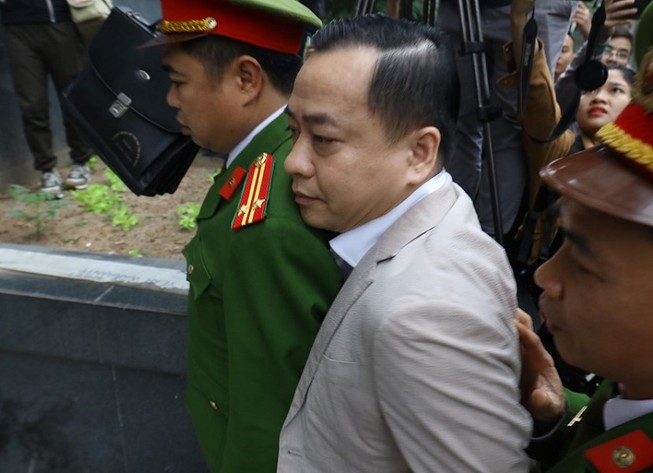 Vũ 'nhôm' cùng cựu chủ tịch TP Đà Nẵng đã tới tòa