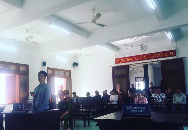 Buôn ma túy để chữa trị chân bị gãy