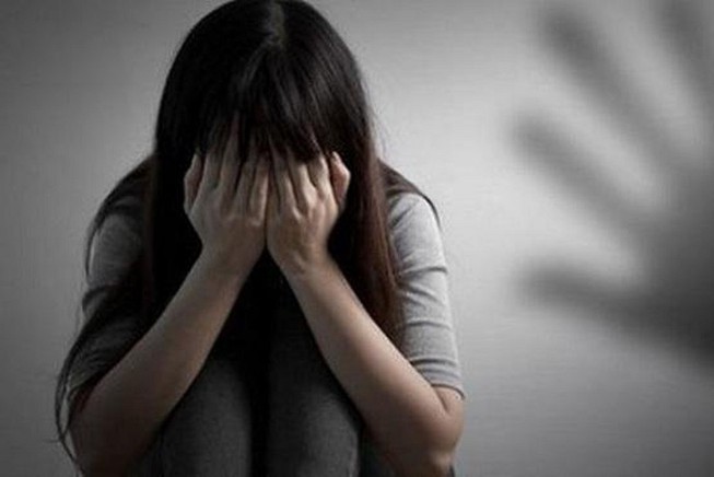 Sờ bé gái 2 lần: 18 tháng tù