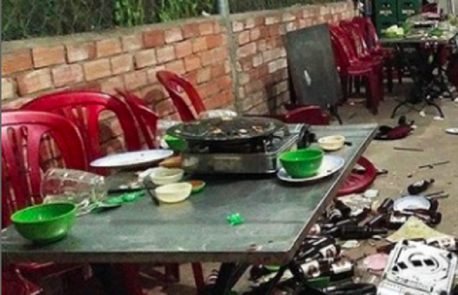 Tạt nồi lẩu đang sôi vào bạn nhậu vì bị đuổi khéo