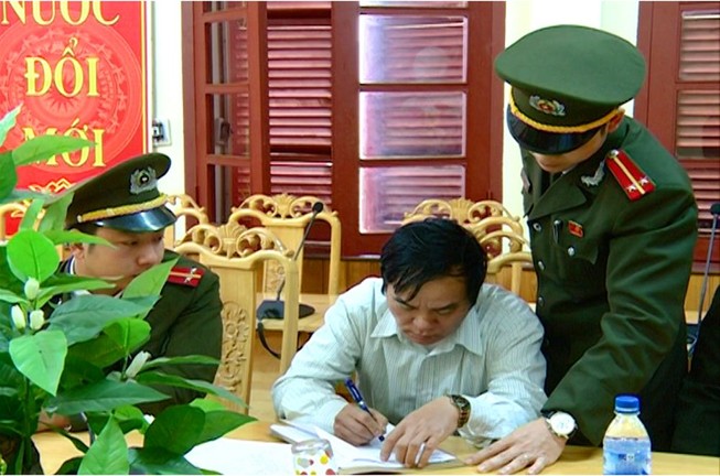 Bắt cán bộ phòng lao động làm giả hồ sơ chạy chế độ