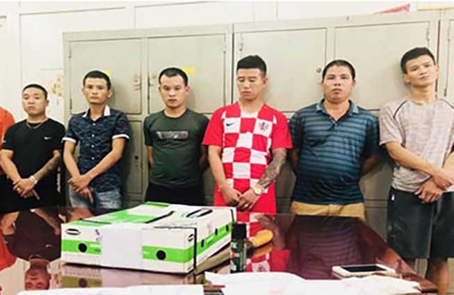 Bắt nhóm người đòi nợ thuê bằng súng, chất bẩn