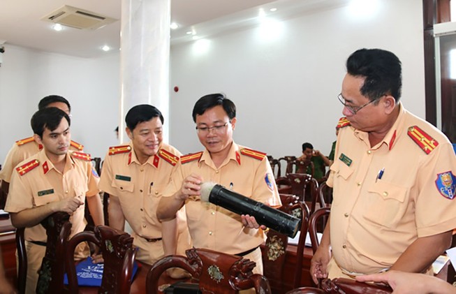 Bộ Công an chỉ đạo vụ súng phóng bùi nhùi chặn quái xế