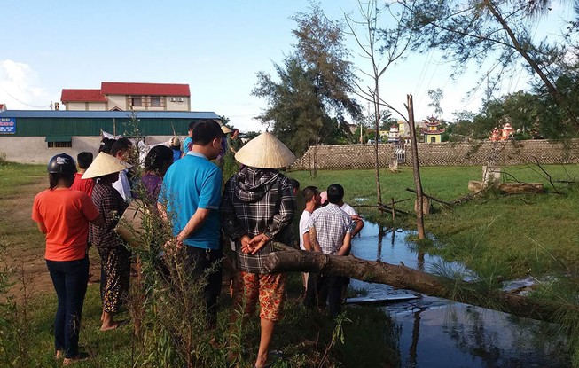 Đưa thi thể bé trai đến trụ sở đòi phường nhận trách nhiệm