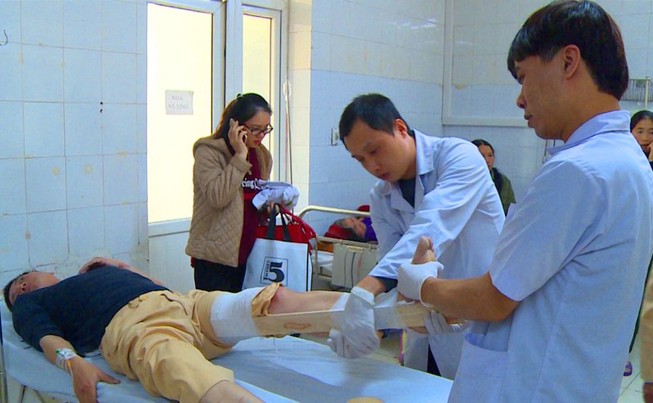1 CSGT bị thương nặng khi dừng xe vi phạm