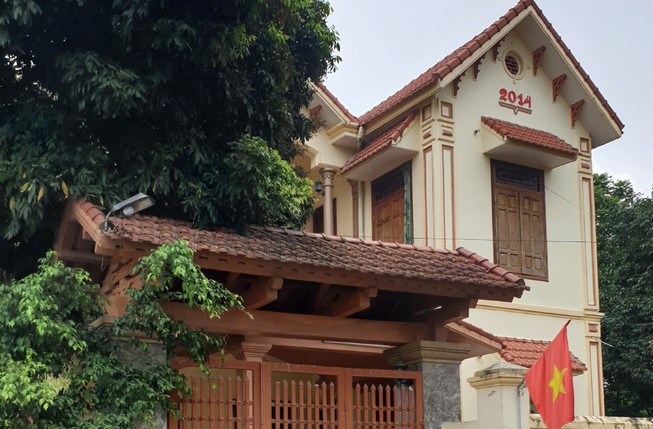 Tiền hỗ trợ COVID-19 'rơi' vào người thân cán bộ thôn, xã