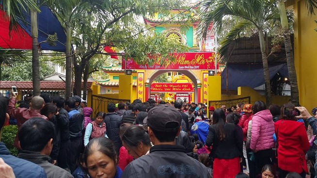Ùn ùn tìm “Mẫu nghi thiên hạ” ở phủ Mẫu The