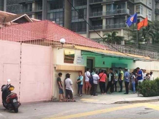 Xác minh nhân thân người phụ nữ tự đâm ở Malaysia