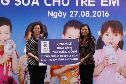 111.000 ly sữa trao cho trẻ em An Giang