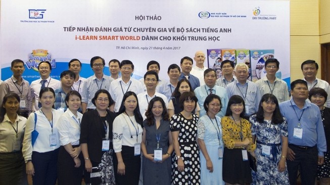 Bộ sách i-Learn Smart World dành cho học sinh trung học