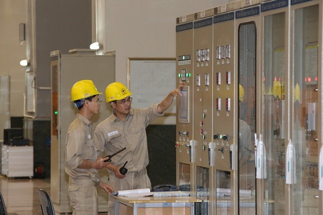 Nắng nóng đỉnh điểm, sản lượng điện tiêu thụ tăng vọt
