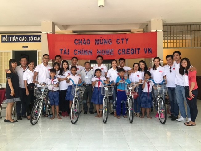 Lan tỏa yêu thương đến trẻ em vùng lũ