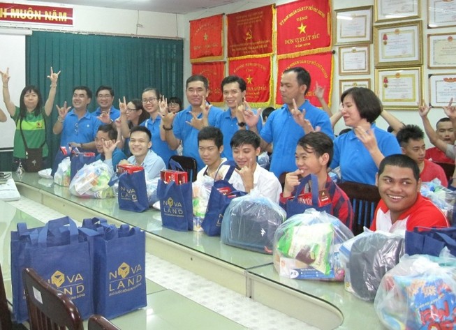 Novaland tặng quà đến trẻ em dịp Tết trung thu