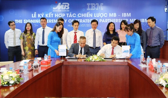 MB ký thỏa thuận hợp tác chiến lược với IBM