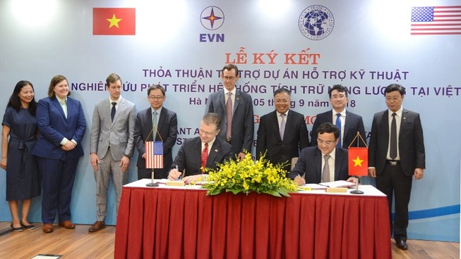 EVN và Mỹ hợp tác nghiên cứu hệ thống tích trữ năng lượng