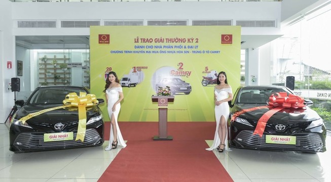 Mua ống nhựa Hoa Sen - trúng ô tô Camry