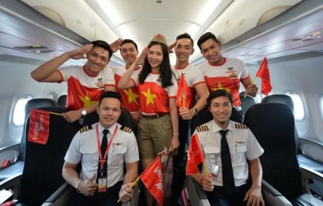 Vietjet: Một năm bay miễn phí dành cho hai đội bóng đá vô địch