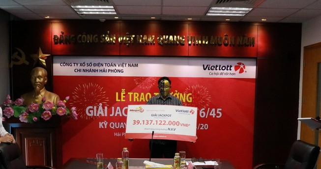 Người đàn ông cai nghiện thuốc lá trúng Jackpot hơn 39 tỉ đồng