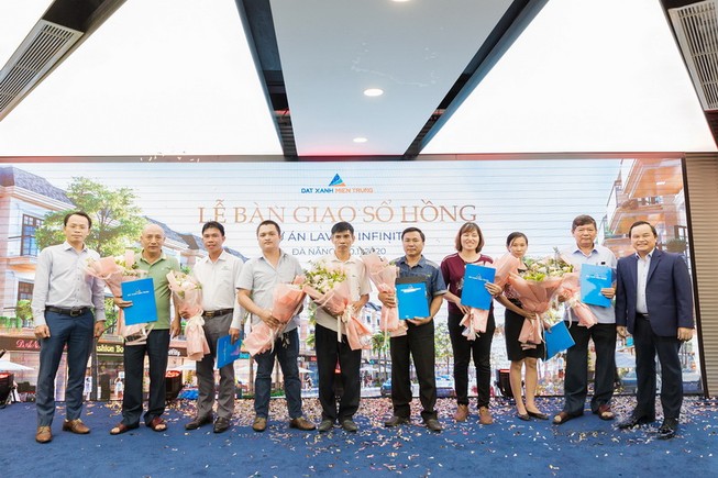 200 căn shophouse Lakeside Infinity trao sổ hồng cho cư dân