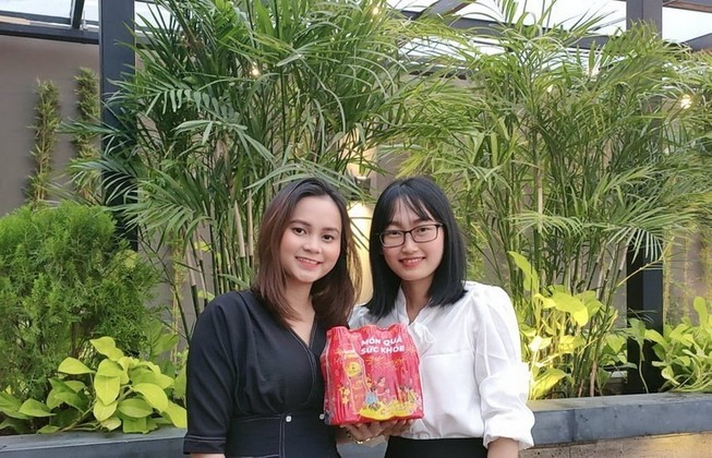 Quà tết của giới trẻ lại trở về với bó rau, chai nước vì sao?