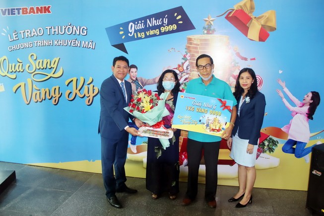 Khách hàng gửi tiết kiệm trúng 1 kg vàng tại Vietbank