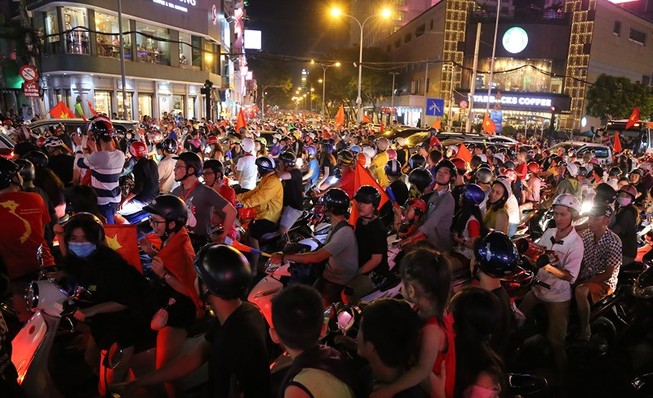 Sợ 'bão' AFF Cup, cấm xe tải nặng vào trung tâm TP.HCM