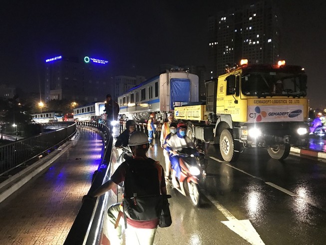Hành trình di chuyển của toa tàu metro trong đêm