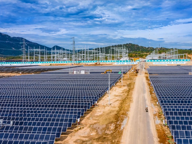 Đưa dự án điện mặt trời 12.000 tỉ đồng vào hoạt động