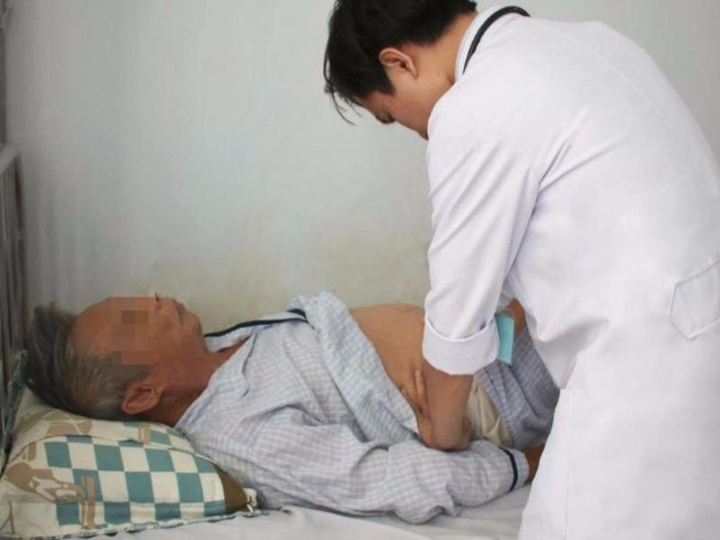 Suýt chết vì đau bụng quằn quại do vỡ khối u gan
