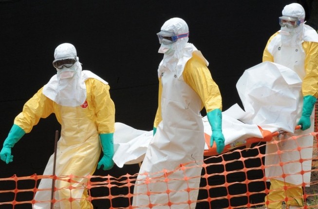 Khi nghi ngờ người thân nhiễm Ebola nên làm gì?