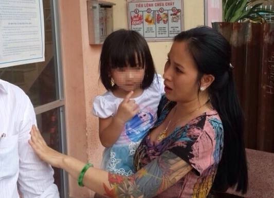 Bà giúp việc 'bắt cóc' con gái chủ nhà để tống tiền