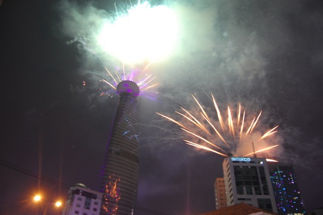 TP.HCM đón năm mới 2015 bằng màn pháo hoa hoành tráng
