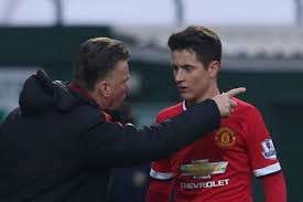 Van Gaal thú nhận đã hôn Herrera vì quá... sướng!