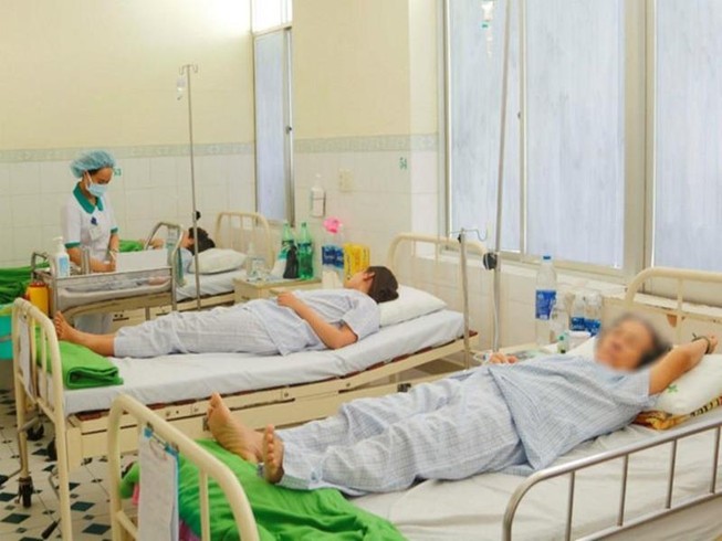 Du lịch Đà Nẵng, 14 du khách Lào nhập viện nghi ngộ độc