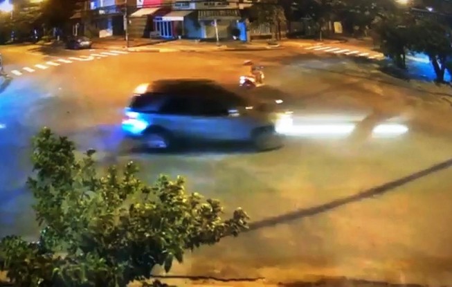 Tài xế Mercedes lạng lách giữa ngã tư bị phạt như thế nào?