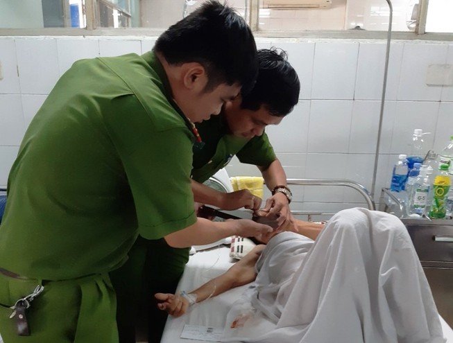 Công an Đà Nẵng đến tận giường bệnh làm CMND cho bệnh nhân