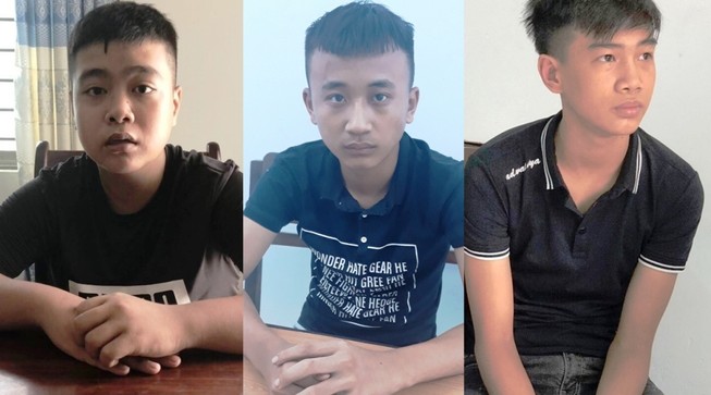 Nhóm cướp tuổi thiếu niên chặn xe công an đe doạ