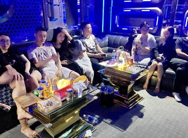 10 người nước ngoài dương tính ma túy trong quán karaoke