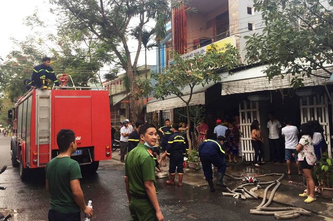 Đang học bài, phát hiện tiếng nổ lớn rồi cháy nhà