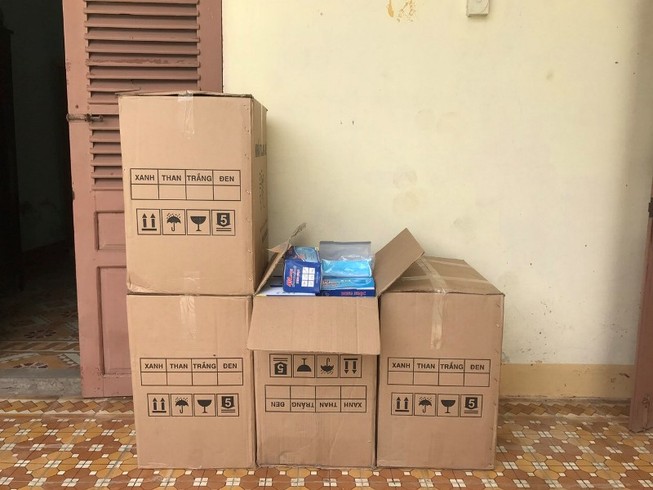 Xe tải chở 10.000 khẩu trang nghi kém chất lượng