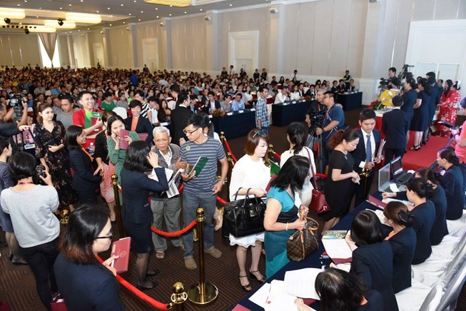 Chen chúc mua nhà đất dịp đầu năm