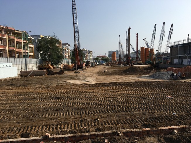 Hàng loạt dự án vừa quây tôn đã huy động vốn