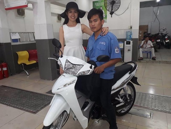 Phan Thị Mơ mua xe giúp cậu sinh viên nghèo