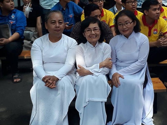 Dựng chợ Bến Thành bằng sách kỷ niệm xuân Mậu Thân