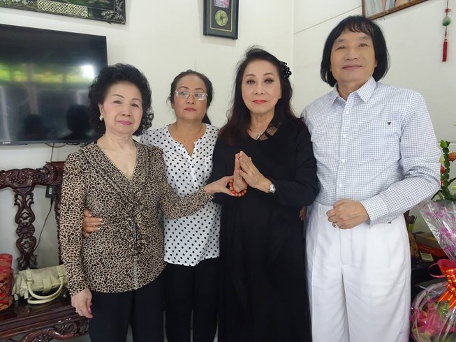 Nghệ sĩ cải lương quy tụ dự giỗ đầu NS Thanh Sang