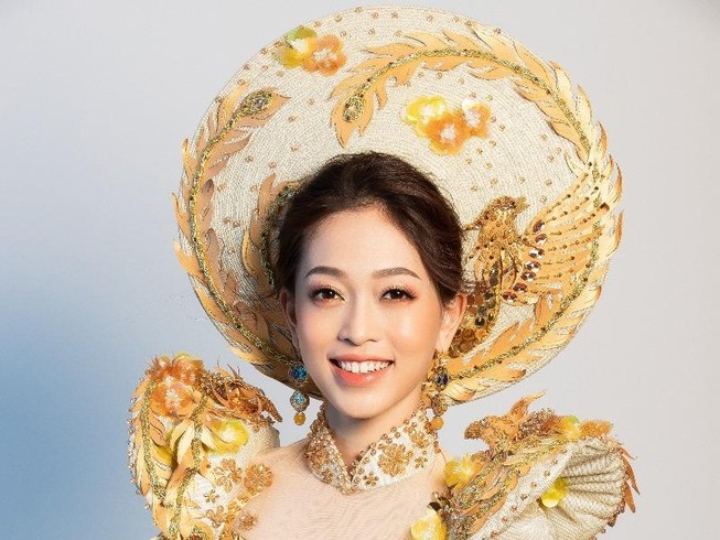 Phương Nga sẽ mặc 'quốc phục Ngũ phụng tề phi' tại Miss Grand