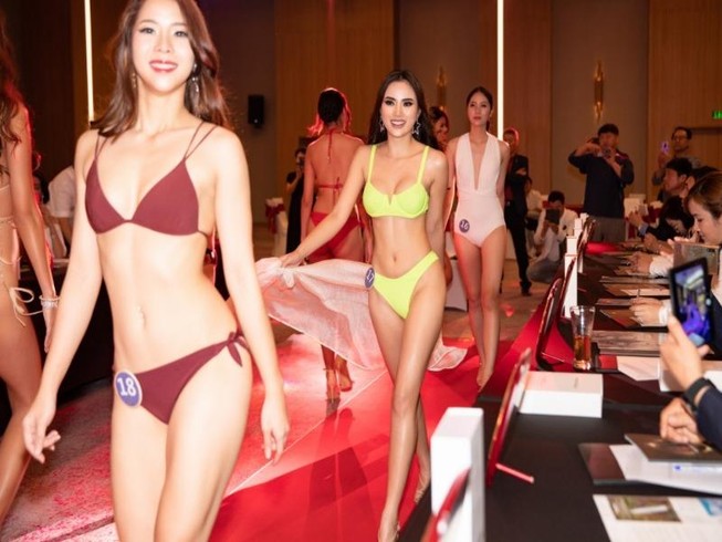 Vẻ đẹp bốc lửa của Á hậu châu Á 2019 Hà Vi Vi
